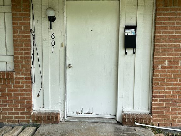 4th image of 601 Rosewood Hills Dr