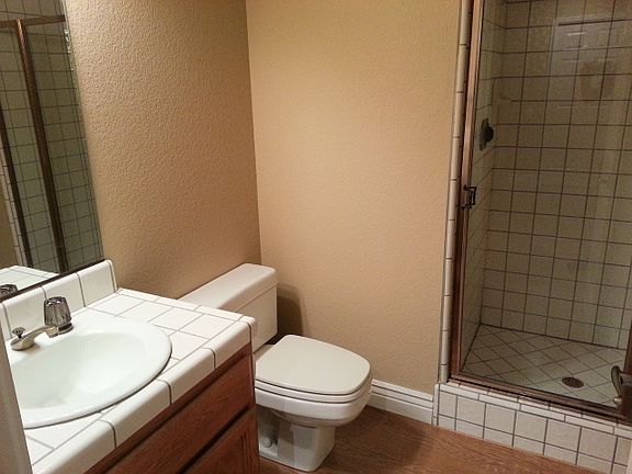3rd image of 507 Exeter Ct