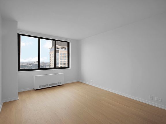4th image of 124 W 60th St APT 37K