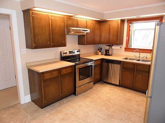 5th image of 2427 N Sterling Ave
