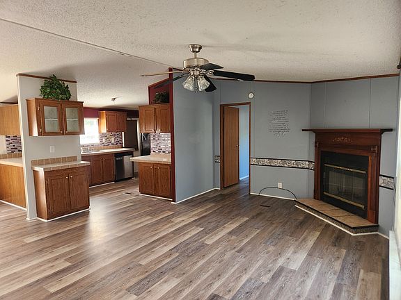 3rd image of 128 Ironwood Rd