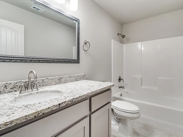 2806 Clover Dr — Photo 3