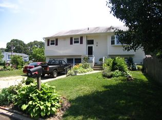 32 Henry Ave, Selden, NY 11784