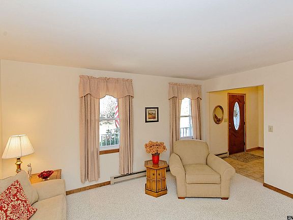 4th image of 25 Saint Andrews Dr