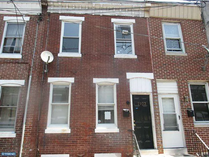 1923 E Madison St photo 1