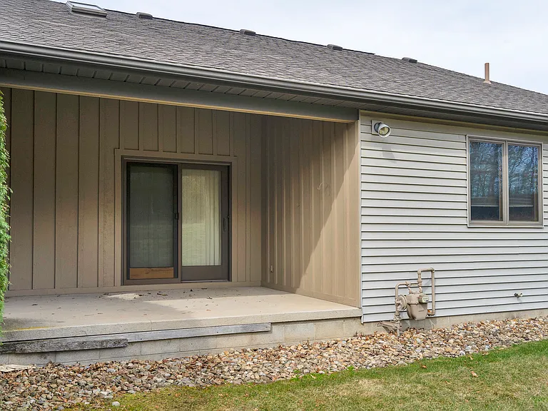 1131 Shadowridge Dr — Photo 3