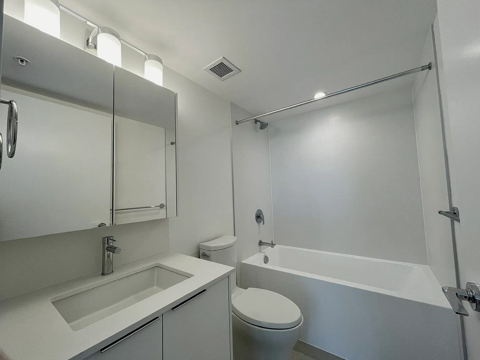 2 bed, 740 sqft, $2,350 — Photo 4