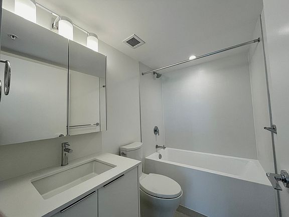 4th image of 10333 133rd St #1909
