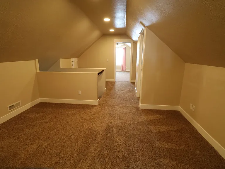 429 N 1340 E — Photo 22