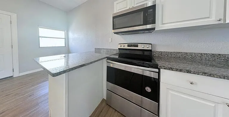 14125 Palm St #4 — Photo 9