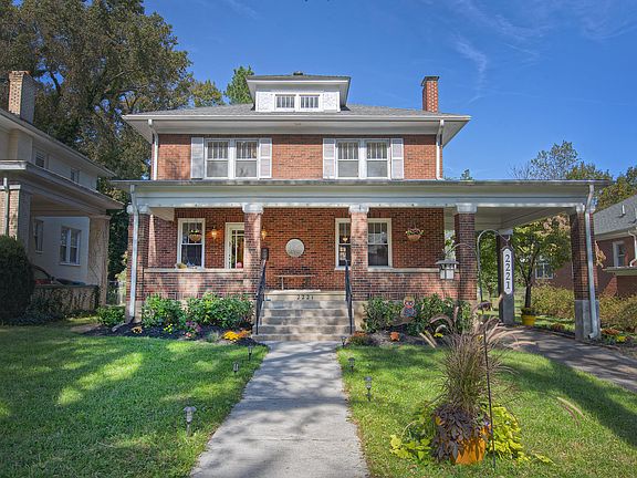 4th image of 2221 Maiden Ln SW