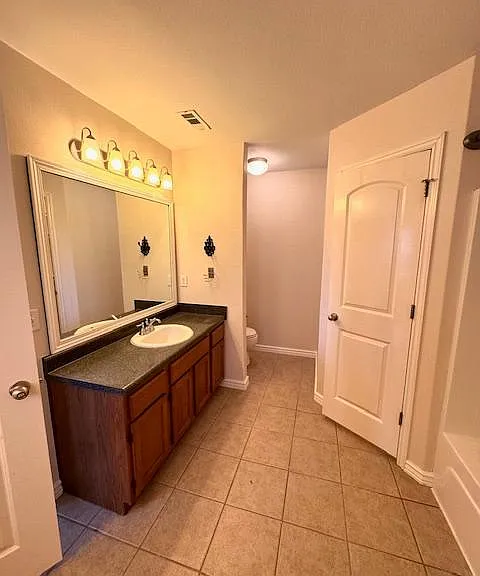 1300 Yorkshire Dr — Photo 14