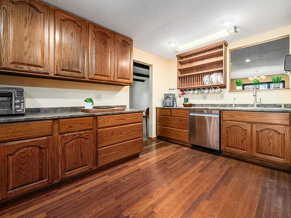 3rd image of 217 N Vernon Ave