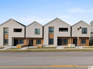 4620 Pioneers Blvd #9, Lincoln, NE 68506