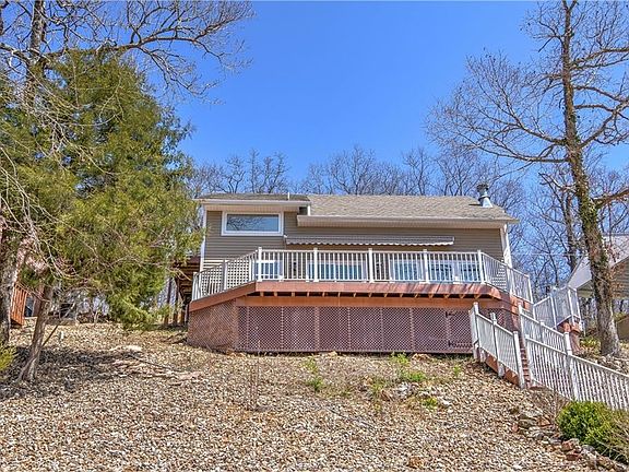 This lovely house is a short drive from some of the lake's hottest destinations.