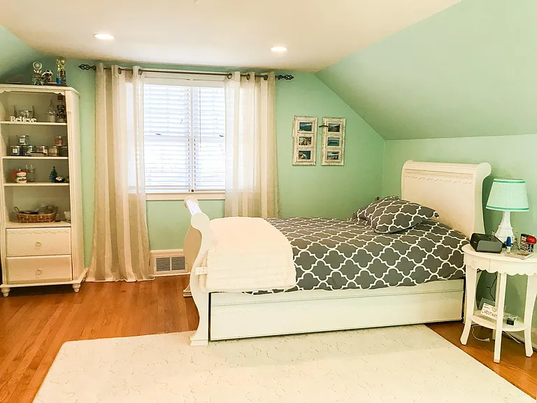 198 Wolfpit Ave — Photo 13