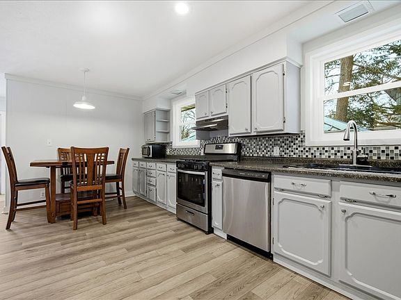 5th image of 811 W College Ave