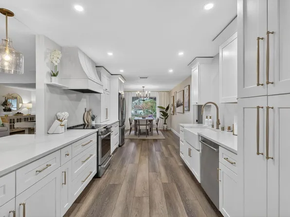 903 SW 28th Avenue, Boynton Beach, FL 33435