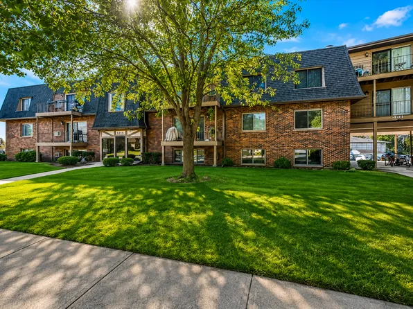 444 Cavalier Ct APT 3-1, Dundee, IL 60118