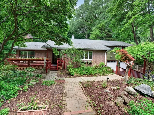 6 Far View Hills Rd, Rochester, NY 14620