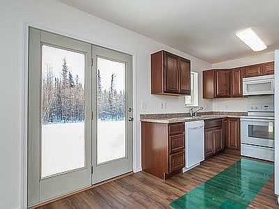 3rd image of 2570 Roxanne Ct #A