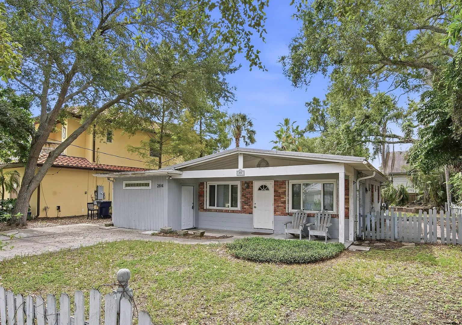 Great 4BR/2BA South Tampa home with Large fenced yard. — Photo 2