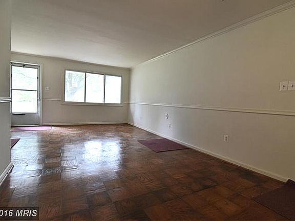 3rd image of 6423 Rose Hill Dr