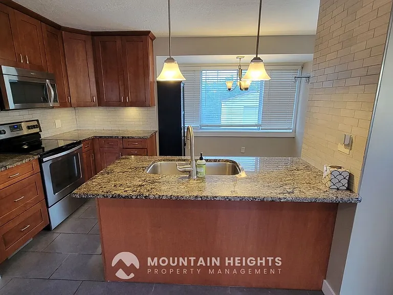 1116 E Hudson Ave — Photo 4