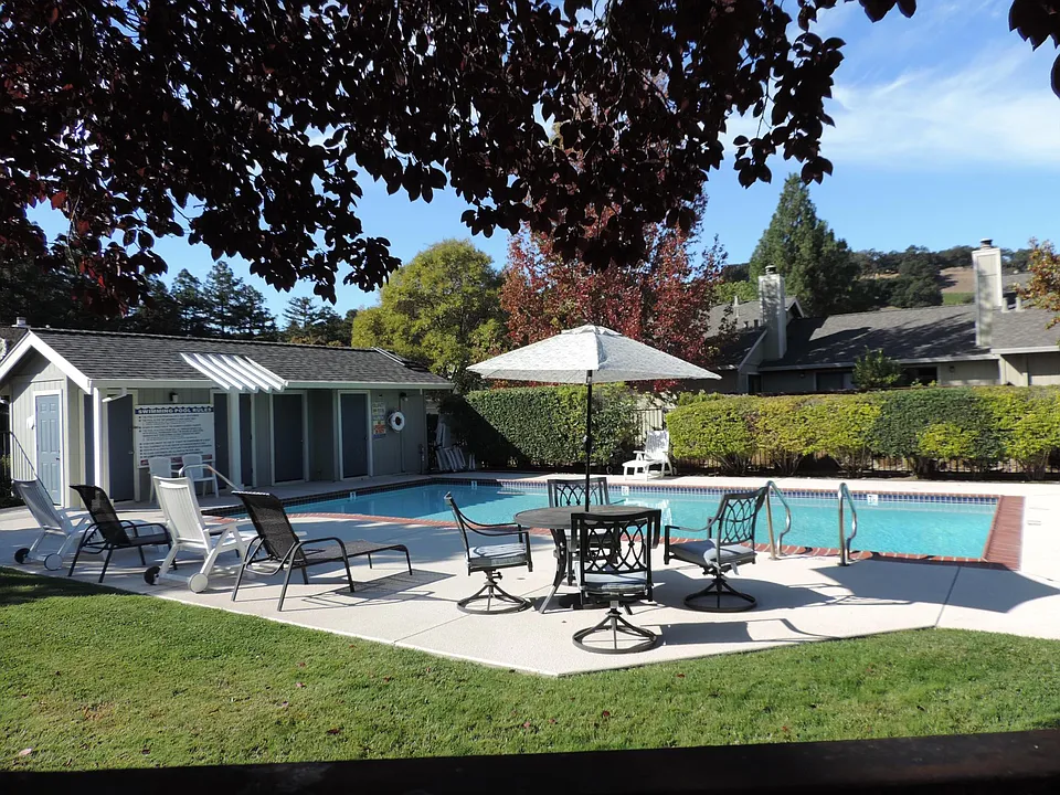 9 Vanessa Ct W