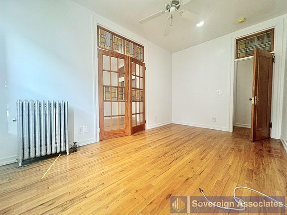 4th image of 4305 Broadway APT 52