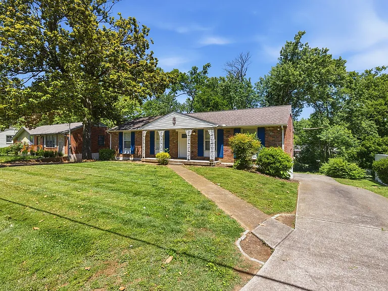 340 Lynn Dr — Photo 27
