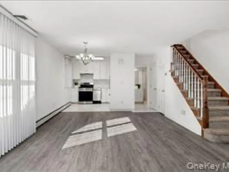 27 Woodside Ave #2B — Photo 2