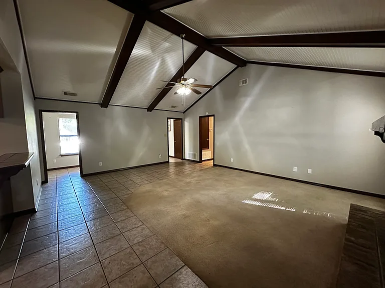 106 Lively Cir — Photo 4