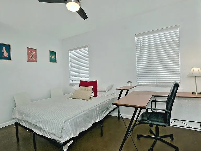 1919 W Earll Dr #2 — Photo 14