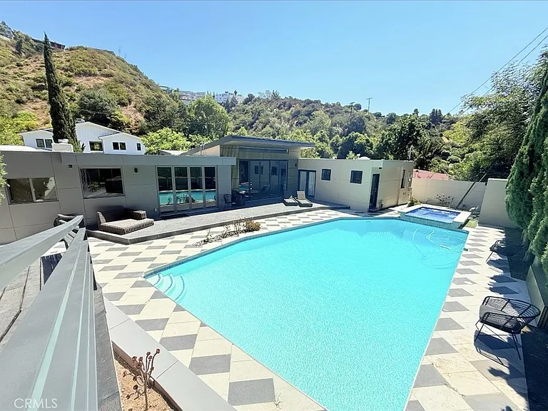 1801 Roscomare Rd — Photo 32