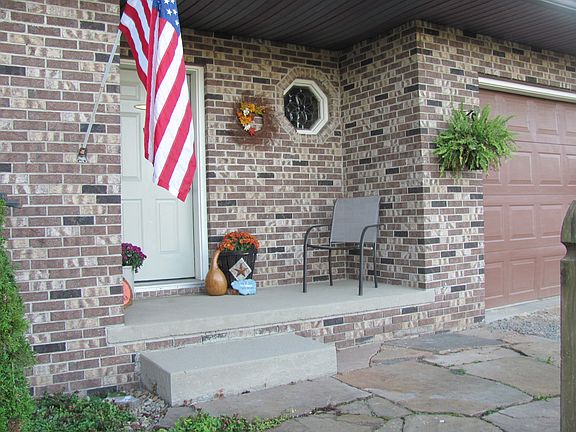 Front Door/Living Room ent