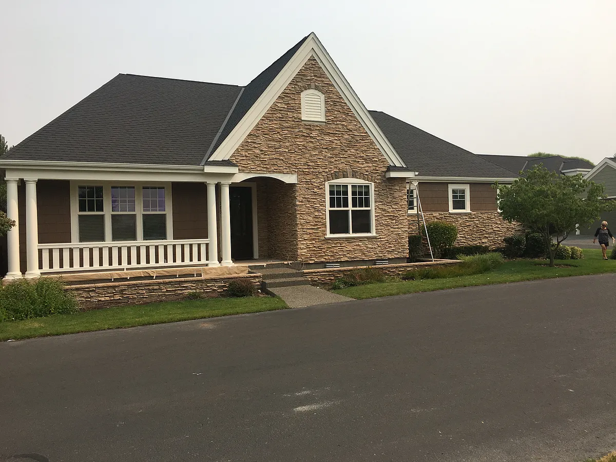 Building Photo - 703 SE Pheasant Run
