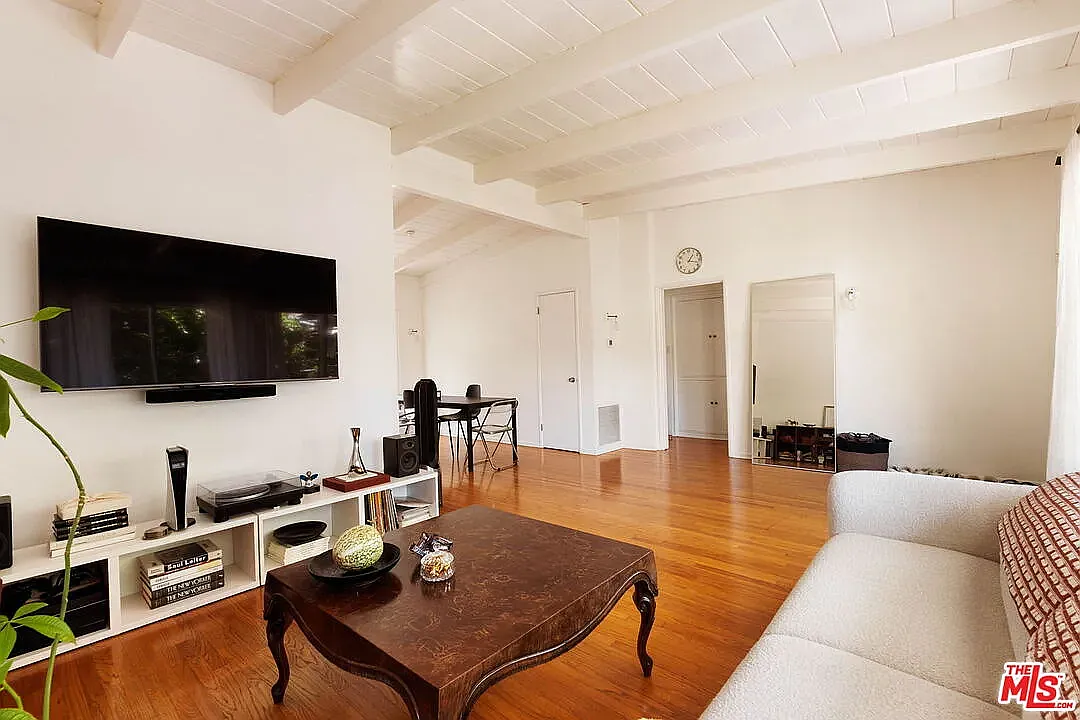 2 bed, 955 sqft, $4,200 — Photo 1