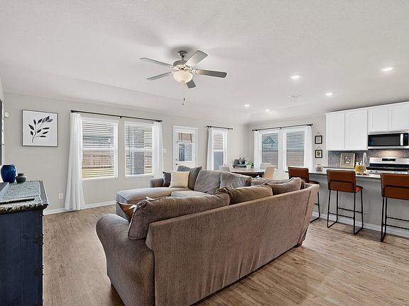 3rd image of 9537 Abington Ave