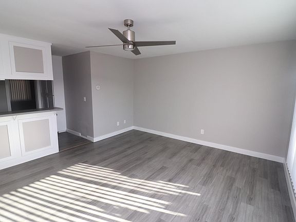 2nd image of 1901 Carnegie Ln