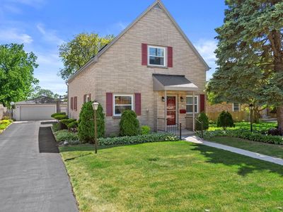 429 E Armour AVENUE, Milwaukee, WI, 53207