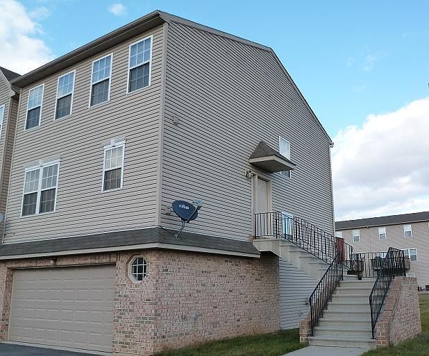1st image of 2420 Gillian Ln