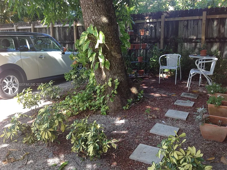 1661 SW 13th St #3 — Photo 17