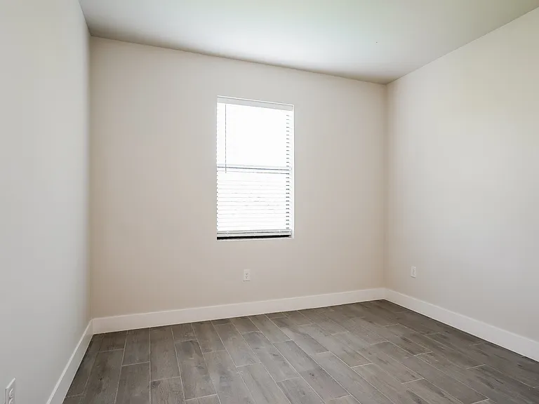6133 Hughes Ave — Photo 13