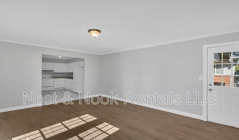 2923 S Irvington Ave — Photo 8