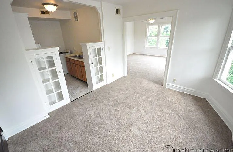 1560 E. Broad St. — Photo 73