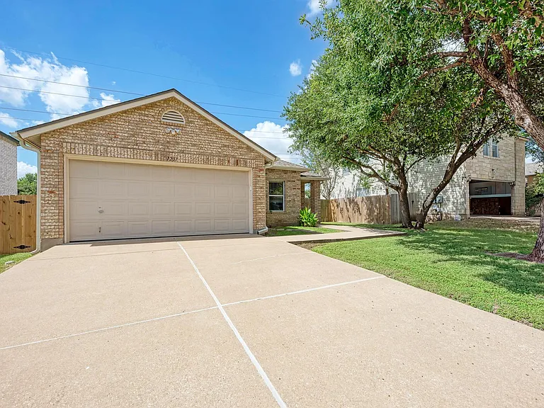 1201 Sheltie Ln — Photo 1