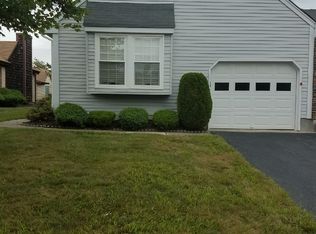 3 Rothwell Dr #B, Monroe Township, NJ 08831