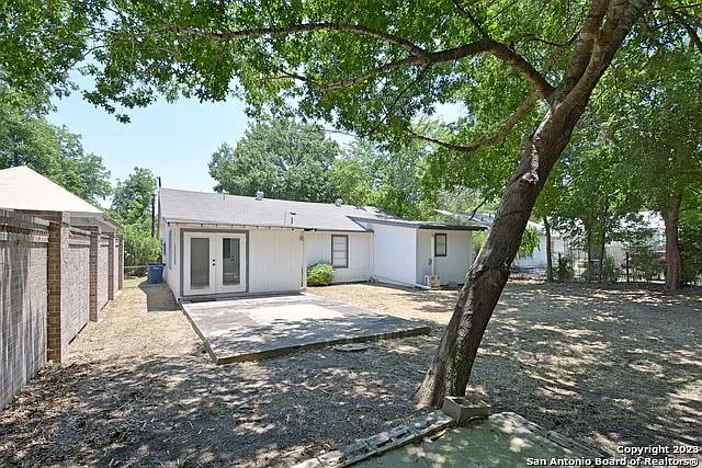 520 Avenue A — Photo 32