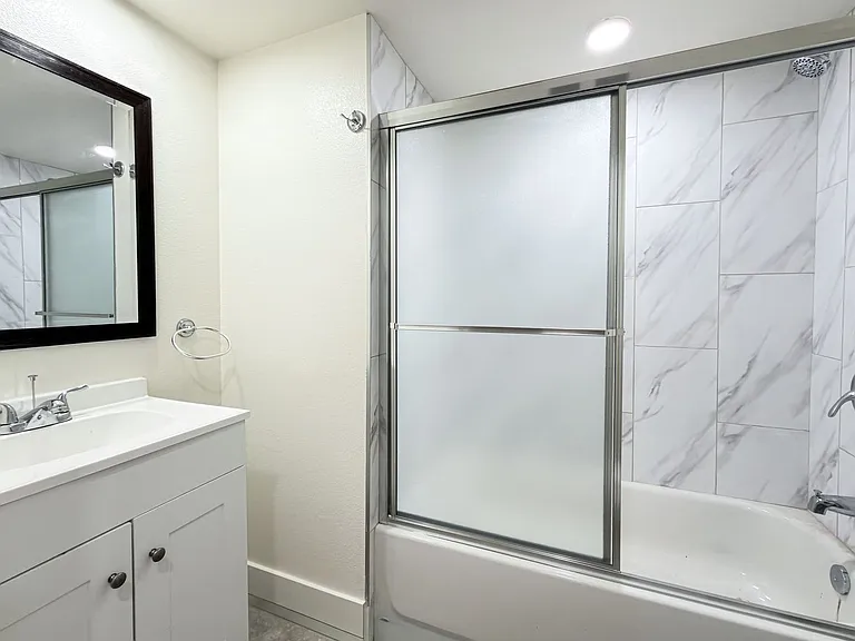 Brand New Luxury 4 & 5 Bed Units — Photo 8